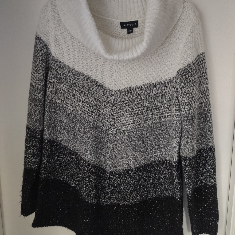 Like New. Ladies Tunic Sweater w/Cowl neck.